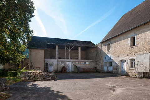 Dépendances situées au sud-ouest de la cour © Région Bourgogne-Franche-Comté, Inventaire du patrimoine
