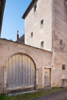 Vue du porche d'entrée dans la cour © Région Bourgogne-Franche-Comté, Inventaire du patrimoine Vue du porche d'entrée dans la cour © Région Bourgogne-Franche-Comté, Inventaire du patrimoine