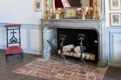 Détail de la cheminée en marbre © Région Bourgogne-Franche-Comté, Inventaire du patrimoine