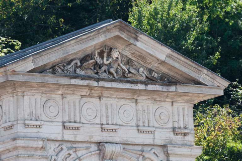 Détail du fronton triangulaire © Région Bourgogne-Franche-Comté, Inventaire du patrimoine
