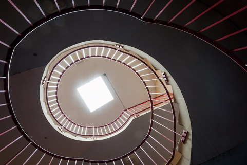 Escalier en vis en béton de l'internat.  © Région Bourgogne-Franche-Comté, Inventaire du patrimoine