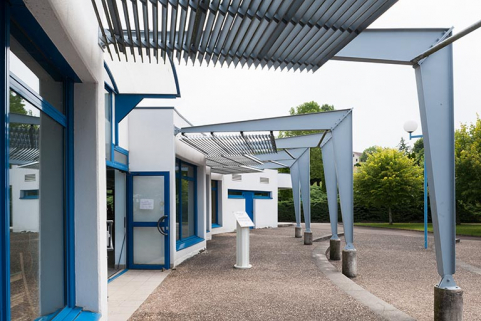 Détail de la façade d'entrée de la restauration. © Région Bourgogne-Franche-Comté, Inventaire du patrimoine