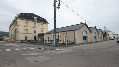 Angle nord-est sur rue, pignon est de l'administration-internat. © Région Bourgogne-Franche-Comté, Inventaire du patrimoine