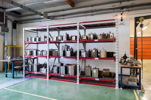 Moules dans l'atelier d'injection plastique. © Région Bourgogne-Franche-Comté, Inventaire du patrimoine