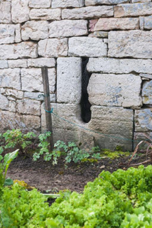 Détail de l'une des meurtrières de la tour © Région Bourgogne-Franche-Comté, Inventaire du patrimoine
