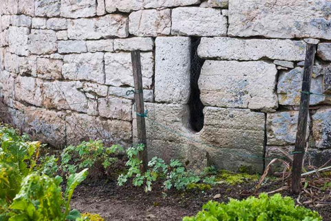 Détail de l'une des meurtrières de la tour © Région Bourgogne-Franche-Comté, Inventaire du patrimoine