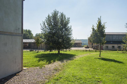 Façades nord des hangars, vues du flanc ouest de la maison verte. © Région Bourgogne-Franche-Comté, Inventaire du patrimoine