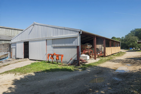 Angle sud-ouest du hangar d'élevage bovin et ovin, stabulation libre. © Région Bourgogne-Franche-Comté, Inventaire du patrimoine