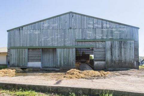 Entrée ouest du bâtiment de production laitière. © Région Bourgogne-Franche-Comté, Inventaire du patrimoine