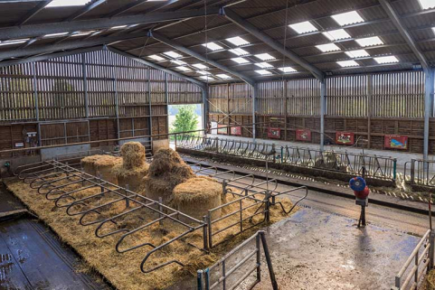 Depuis la plate forme pédagogique du bâtiment de production laitière. © Région Bourgogne-Franche-Comté, Inventaire du patrimoine