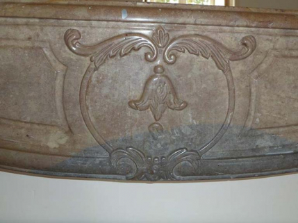 Cheminée en marbre de l'étage, détail © Région Bourgogne-Franche-Comté, Inventaire du patrimoine