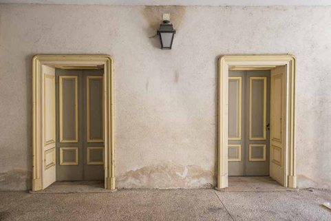 Dans l'entrée de la cantine. © Région Bourgogne-Franche-Comté, Inventaire du patrimoine