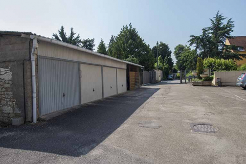 Entrée et garages. © Région Bourgogne-Franche-Comté, Inventaire du patrimoine