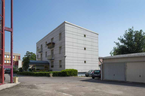 Angle sud-ouest du bâtiment d'accueil, de la loge et des logements. © Région Bourgogne-Franche-Comté, Inventaire du patrimoine