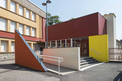 Angle est de la barre d'externat nord et entrée du centre de documentation et d'information. © Région Bourgogne-Franche-Comté, Inventaire du patrimoine