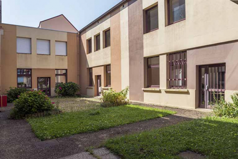 Détail jardin intérieur au sud-ouest de la barre d'externat ouest. © Région Bourgogne-Franche-Comté, Inventaire du patrimoine