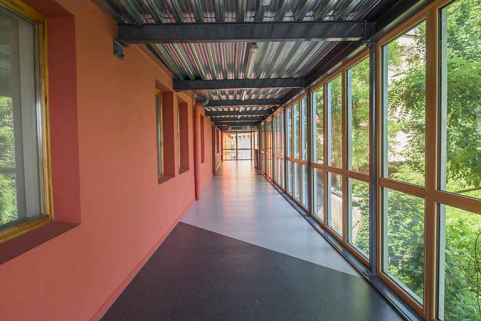 Couloir de distribution dans l'ancien internat. © Région Bourgogne-Franche-Comté, Inventaire du patrimoine