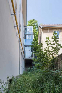 Façade est des espaces de distribution du centre de documentation et d'information. © Région Bourgogne-Franche-Comté, Inventaire du patrimoine