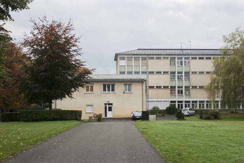 Angle est de la façade nord du pôle tertiaire et pignon nord de l'administration sud. © Région Bourgogne-Franche-Comté, Inventaire du patrimoine