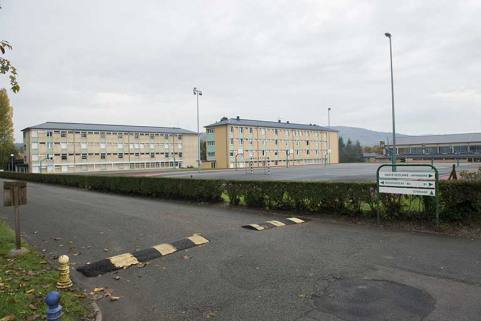 Les façades est et pignons sud des internats de garçons ouest et est, devant le stade. © Région Bourgogne-Franche-Comté, Inventaire du patrimoine