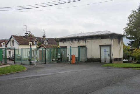 Transformateur et entrée du personnel au nord-ouest par la rue Jardon. © Région Bourgogne-Franche-Comté, Inventaire du patrimoine