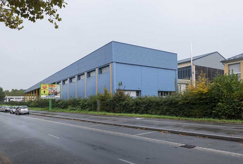 Façade nord et angle nord-ouest du pôle logistique et pignon ouest du gymnase. © Région Bourgogne-Franche-Comté, Inventaire du patrimoine