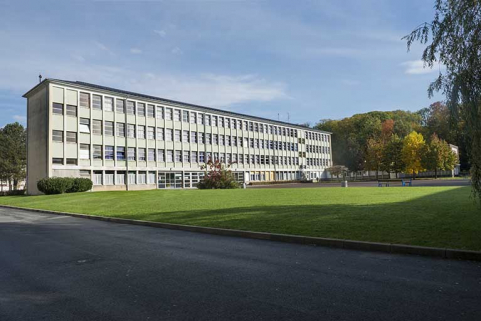 Angle sud-ouest et façade sud de l'externat du pôle tertiaire. © Région Bourgogne-Franche-Comté, Inventaire du patrimoine