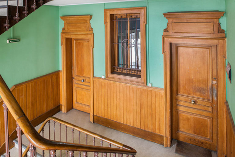 Bâtiment de l'administration, cage d'escalier : palier du 1er étage. © Région Bourgogne-Franche-Comté, Inventaire du patrimoine Bâtiment de l'administration, cage d'escalier : palier du 1er étage. © Région Bourgogne-Franche-Comté, Inventaire du patrimoine