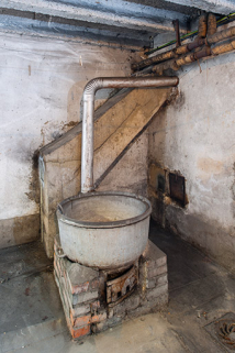 Bâtiment de l'administration, sous-sol : chaudron à lessive. © Région Bourgogne-Franche-Comté, Inventaire du patrimoine Bâtiment de l'administration, sous-sol : chaudron à lessive. © Région Bourgogne-Franche-Comté, Inventaire du patrimoine