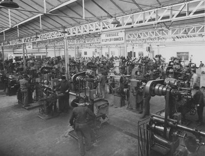 Atelier de fraisage. © Région Bourgogne-Franche-Comté, Inventaire du patrimoine Atelier de fraisage. © Région Bourgogne-Franche-Comté, Inventaire du patrimoine