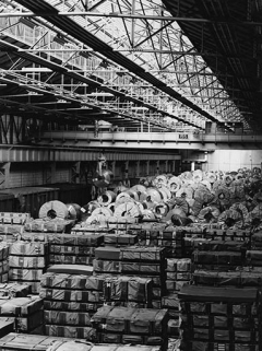 Stockage des bobines dans l'atelier d'emboutissage. © Région Bourgogne-Franche-Comté, Inventaire du patrimoine Stockage des bobines dans l'atelier d'emboutissage. © Région Bourgogne-Franche-Comté, Inventaire du patrimoine