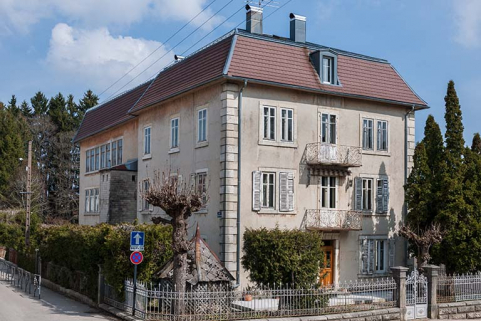 Vue d'ensemble, depuis l'ouest. De gauche à droite : usine et logement patronal, de trois quarts gauche. © Région Bourgogne-Franche-Comté, Inventaire du patrimoine