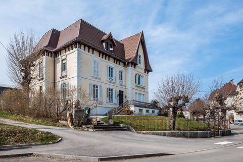 Logement patronal : façade antérieure, de trois quart gauche. © Région Bourgogne-Franche-Comté, Inventaire du patrimoine Logement patronal : façade antérieure, de trois quart gauche. © Région Bourgogne-Franche-Comté, Inventaire du patrimoine