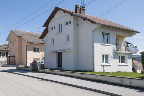 Deux maisons de 1957 avec leur atelier d'horlogerie : Jean et Marc Morel (2-4 rue de la 1ère Armée). © Région Bourgogne-Franche-Comté, Inventaire du patrimoine Deux maisons de 1957 avec leur atelier d'horlogerie : Jean et Marc Morel (2-4 rue de la 1ère Armée). © Région Bourgogne-Franche-Comté, Inventaire du patrimoine