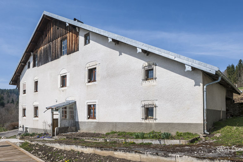 Ferme : façade antérieure, de trois quarts droite. © Région Bourgogne-Franche-Comté, Inventaire du patrimoine