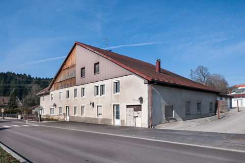 Ferme : façade antérieure, de trois quarts droite. © Région Bourgogne-Franche-Comté, Inventaire du patrimoine