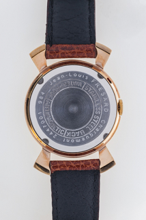 Montre Jean-Louis Frésard : inscriptions sur le fond. © Région Bourgogne-Franche-Comté, Inventaire du patrimoine