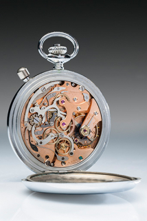 Exemple de production : mouvement d'une montre chronographe Raymond Dodane. © Région Bourgogne-Franche-Comté, Inventaire du patrimoine Exemple de production : mouvement d'une montre chronographe Raymond Dodane. © Région Bourgogne-Franche-Comté, Inventaire du patrimoine