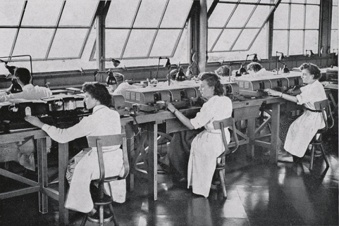[Montage et contrôle des montres], 1952 © Région Bourgogne-Franche-Comté, Inventaire du patrimoine