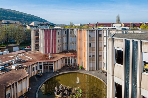bassin : vue d'ensemble de l'œuvre d'Annie Bleu. © Région Bourgogne-Franche-Comté, Inventaire du patrimoine