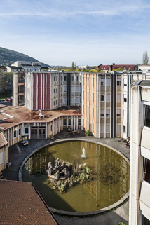 bassin : vue d'ensemble de l'œuvre d'Annie Bleu. © Région Bourgogne-Franche-Comté, Inventaire du patrimoine