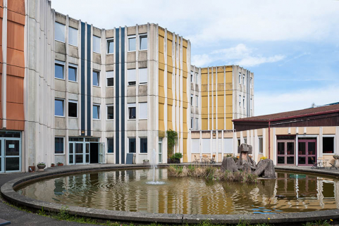 Le bassin et sa sculpture.  © Région Bourgogne-Franche-Comté, Inventaire du patrimoine