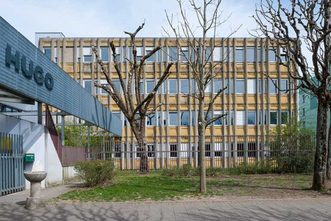 Devant l'entrée principale, face à l'est : le petit externat. © Région Bourgogne-Franche-Comté, Inventaire du patrimoine