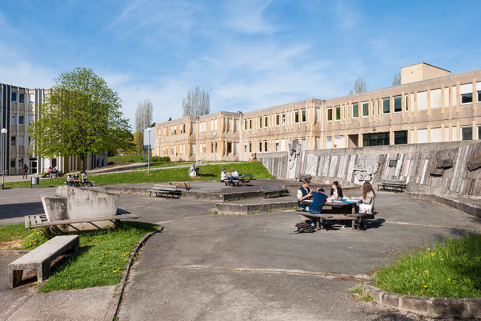 Cour, sculpture, ateliers vus de l'est. © Région Bourgogne-Franche-Comté, Inventaire du patrimoine