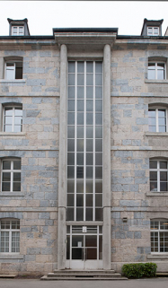 Entrée sur cour du pavillon des officiers est. © Région Bourgogne-Franche-Comté, Inventaire du patrimoine