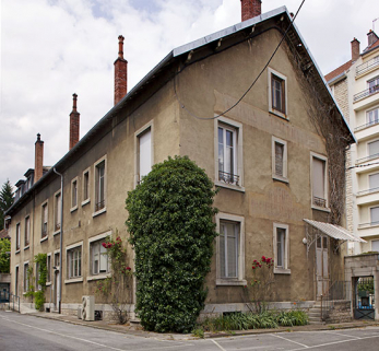 Bâtiment de l'administration : façades postérieure et latérale gauche. © Région Bourgogne-Franche-Comté, Inventaire du patrimoine Bâtiment de l'administration : façades postérieure et latérale gauche. © Région Bourgogne-Franche-Comté, Inventaire du patrimoine