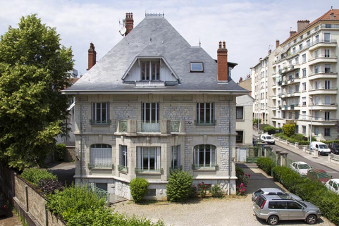 Vue d'ensemble plongeante sur la façade latérale gauche. © Région Bourgogne-Franche-Comté, Inventaire du patrimoine Vue d'ensemble plongeante sur la façade latérale gauche. © Région Bourgogne-Franche-Comté, Inventaire du patrimoine