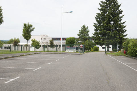 Entrée des véhicules, façades sud donnant sur la placette. © Région Bourgogne-Franche-Comté, Inventaire du patrimoine