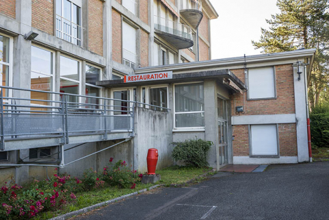 Entrée de la restauration sur la façade ouest du bâtiment d'internat, logement, restauration. (ex-Léger)  © Région Bourgogne-Franche-Comté, Inventaire du patrimoine
