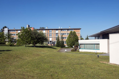 Façade postérieure de l'aile nord du bâtiment d'internat, logement, restauration et détail façades sud des bâtiments de plasturgie. (ex-Léger)  © Région Bourgogne-Franche-Comté, Inventaire du patrimoine